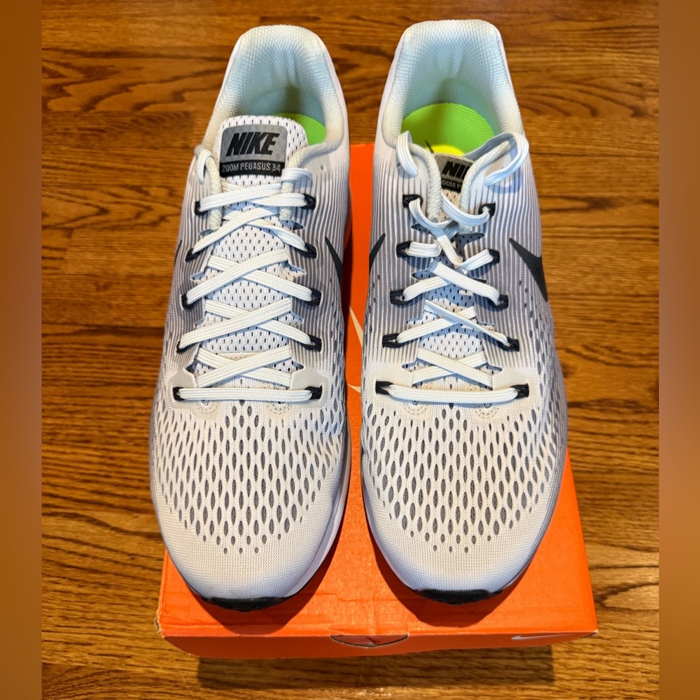 Nike Men’s White and Platinum Zoom Pegasus 34 Running Shoes